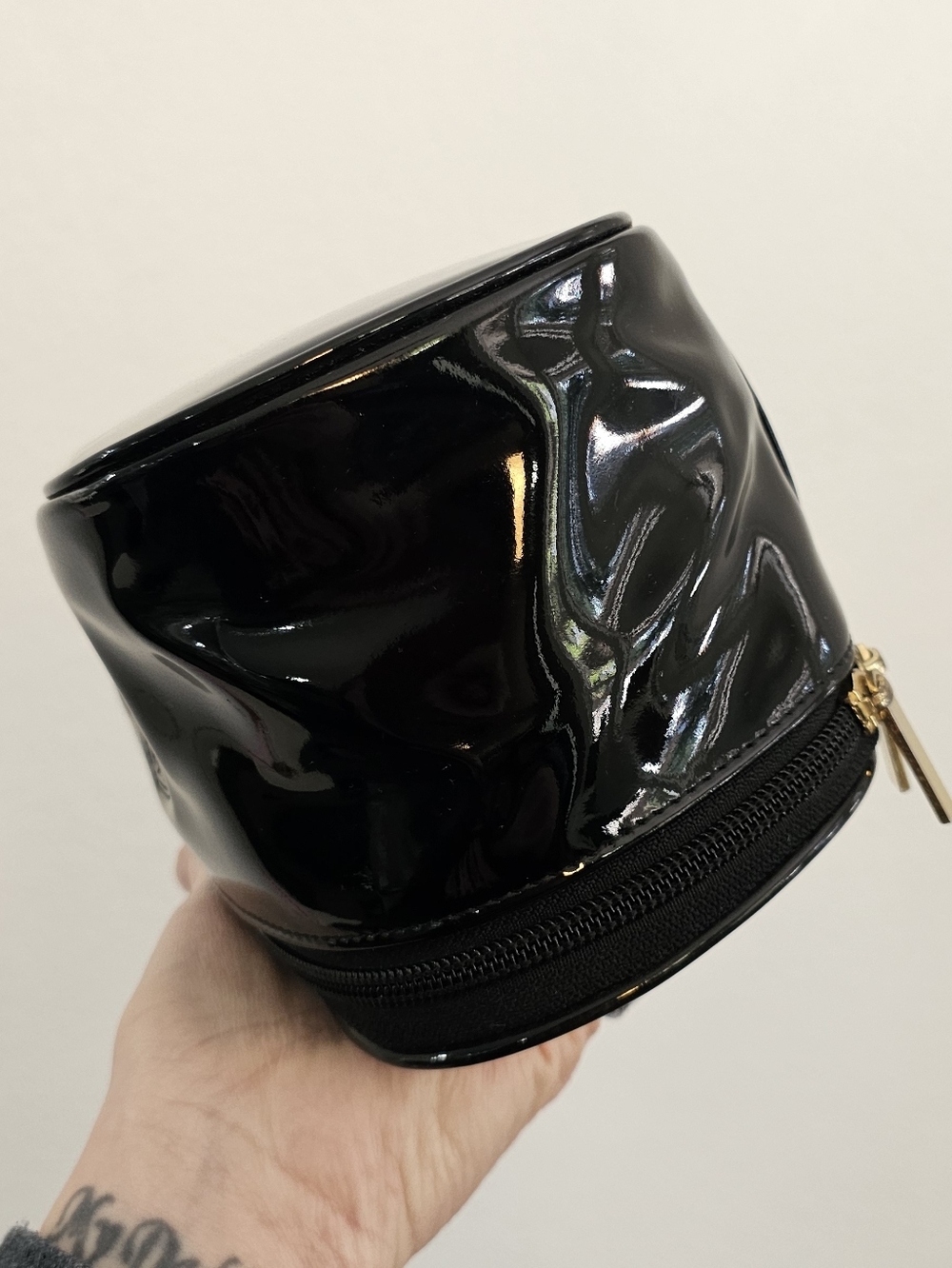 Vintage Japanese  Black Patent Cosmetic Case with Embossed Ampersand - Picture 7 of 12